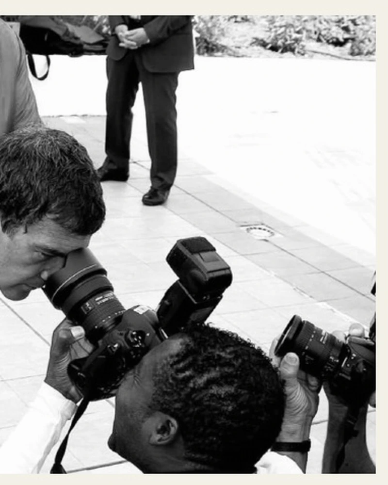 Marcelo Nlele en action avec son appareil photo