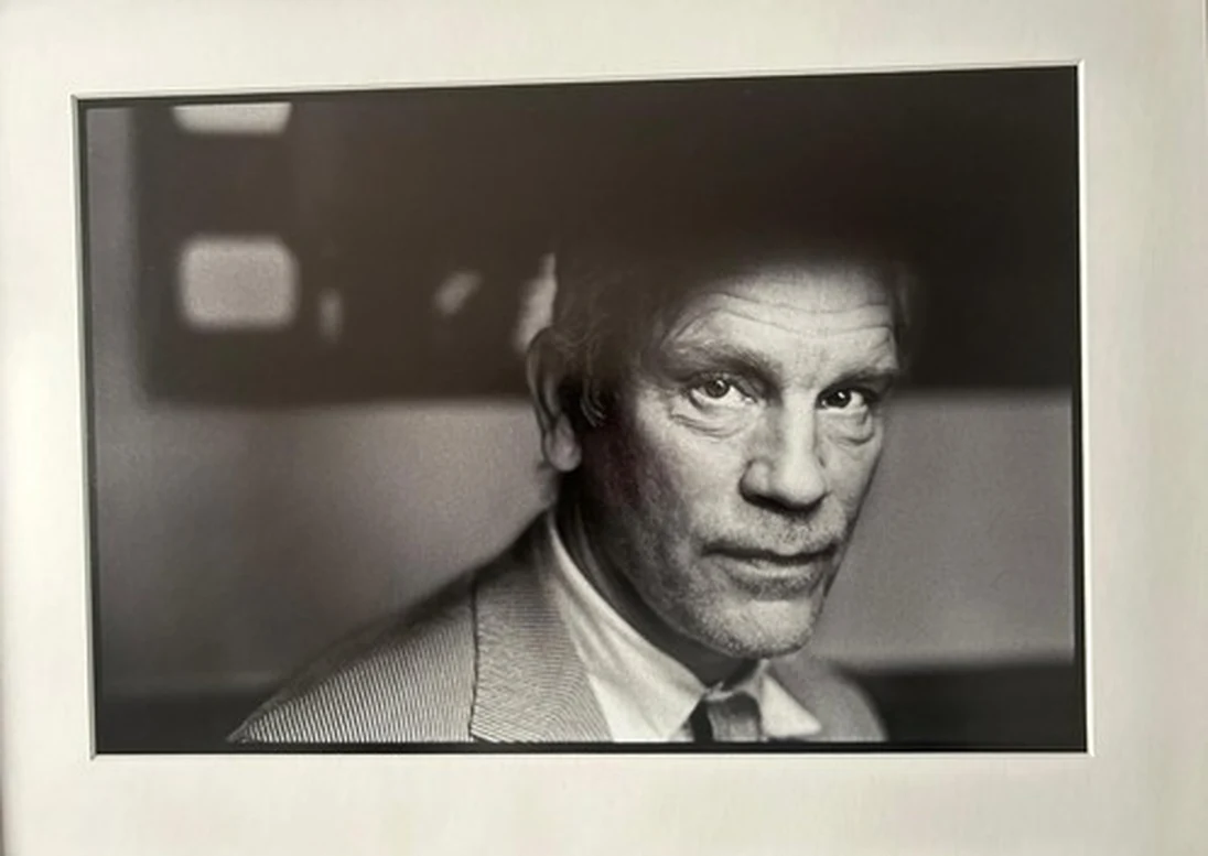 Œuvre n° 6 — John Malkovich, photographie de Kris DeWitte
