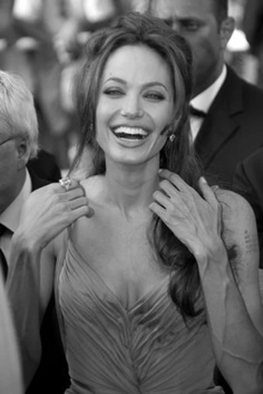 Œuvre n° 29 — Angelina Jolie, photographie de Marcelo Nlele
